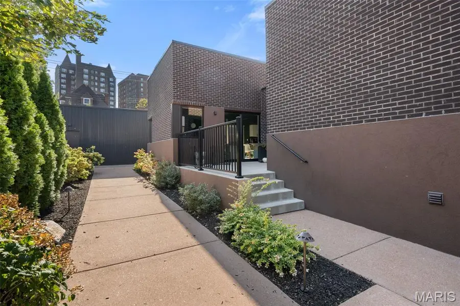 3738 Olive Street, Saint Louis, MO 63108 - #3