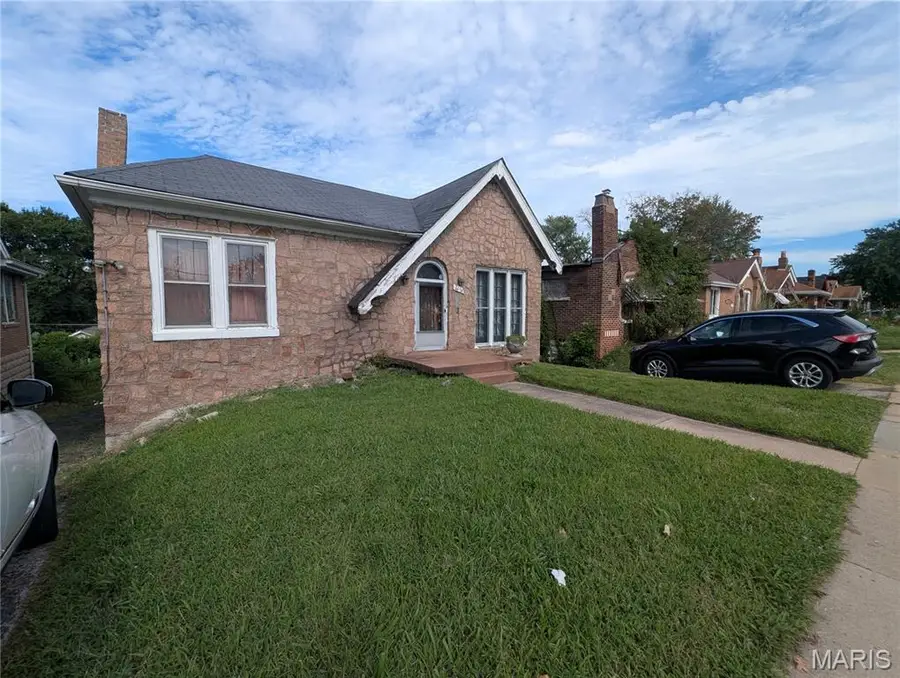 2262 Lucas And Hunt Road, Saint Louis, MO 63121 - #2