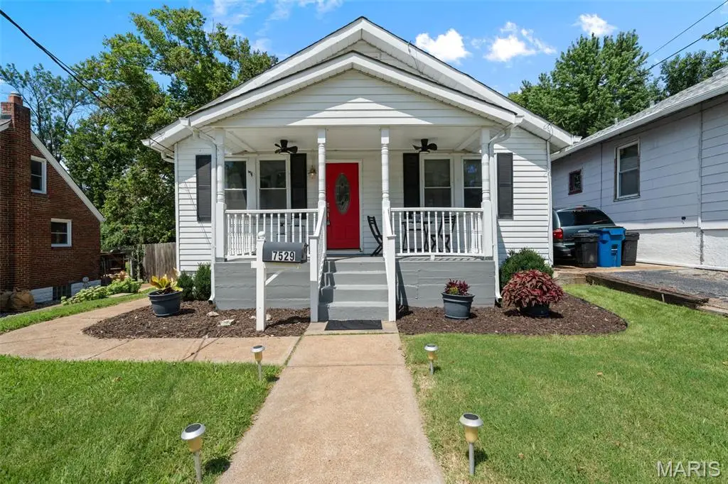 7529 Weaver Avenue, Saint Louis, MO 63143 - #1
