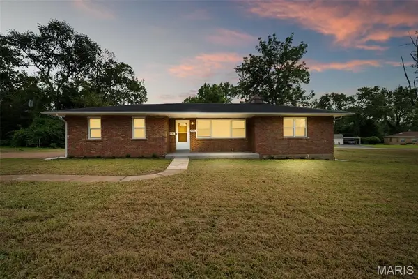 8142 January Avenue, Berkeley, MO 63134