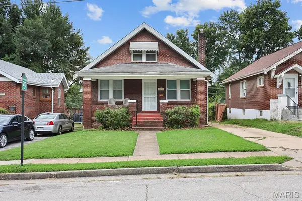 6420 Glenmore Avenue, Uplands Park, MO 63121