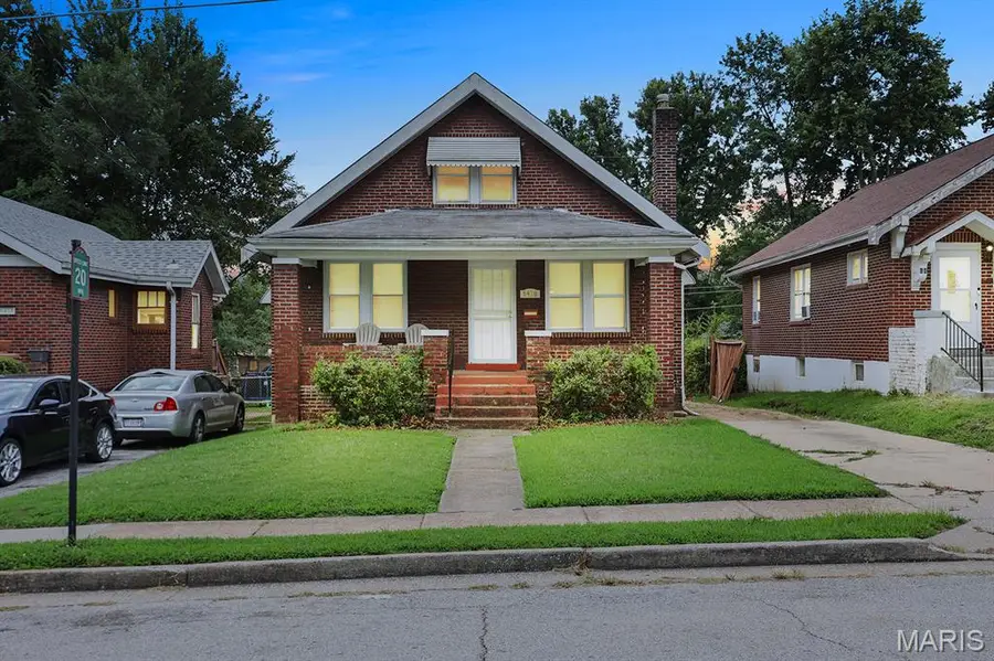 6420 Glenmore Avenue, Uplands Park, MO 63121 - #2