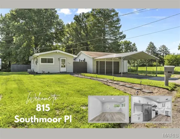 815 Southmoor Place, Godfrey, IL 62035