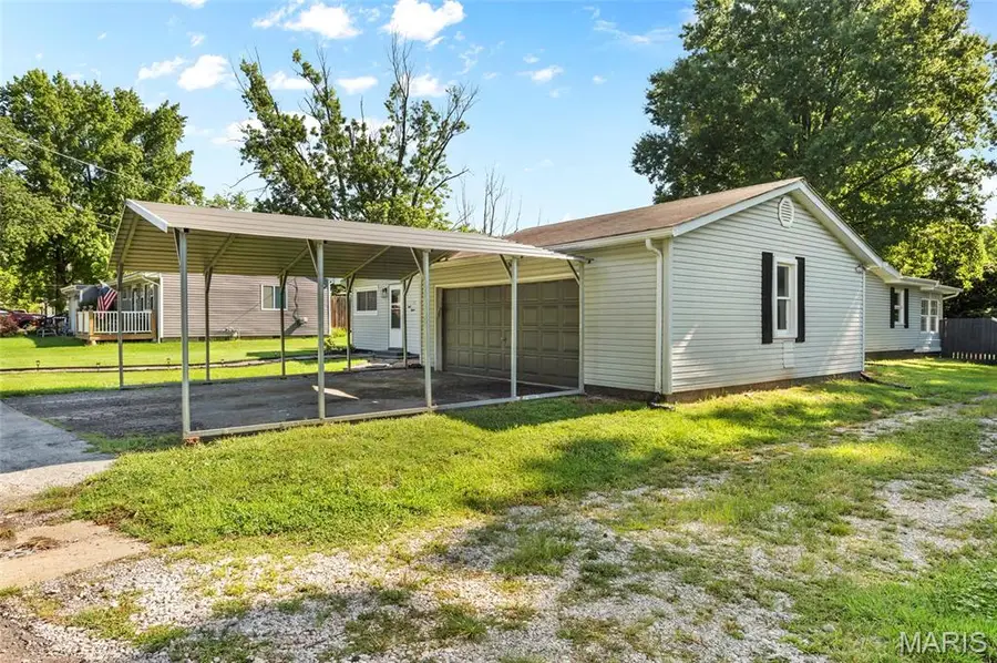 815 Southmoor Place, Godfrey, IL 62035 - #3