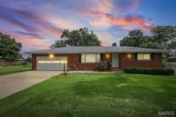 4803 Paris Drive, Godfrey, IL 62035