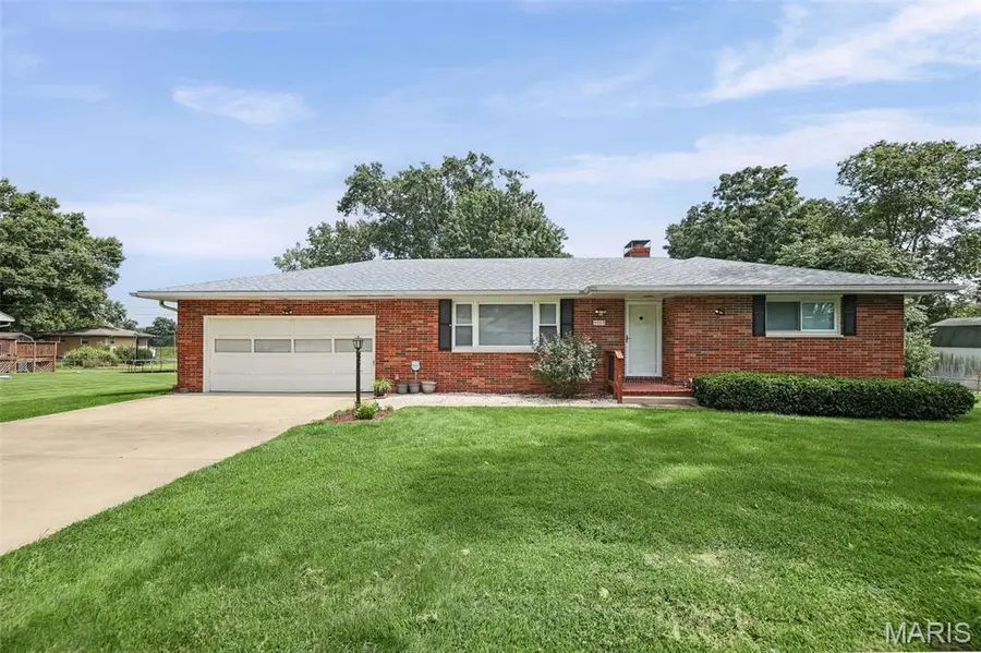 4803 Paris Drive, Godfrey, IL 62035 - #2