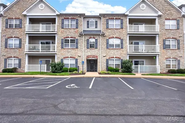 6 Monarch Trace Court #304, Chesterfield, MO 63017