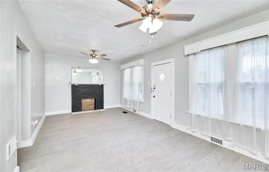 6462 Wanda Avenue, Saint Louis, MO 63116 - #2