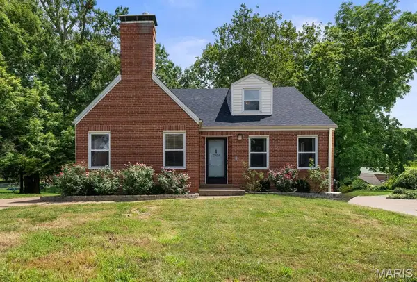 2956 Andover Drive, St Louis, MO 63121