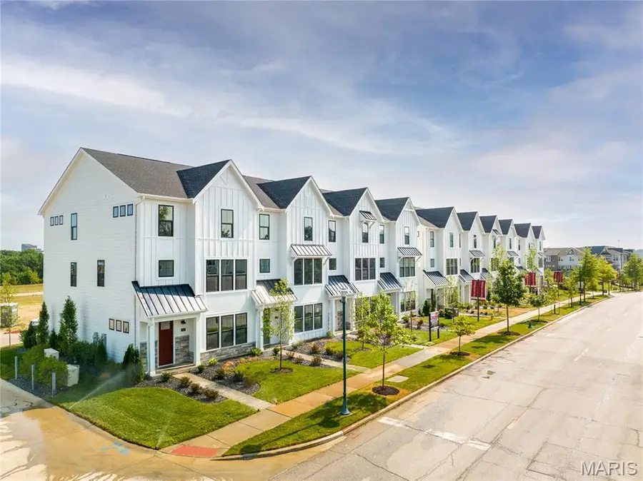 8910 E Gateway Heights #82-504, Richmond Heights, MO 63144 - #2