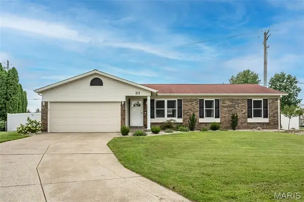 33 W Garden Walk Drive, St Peters, MO 63376