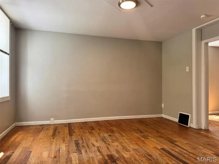 7607 Vermont Avenue, Saint Louis, MO 63111 - #2