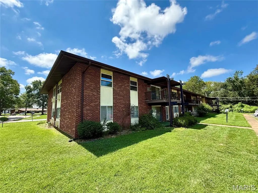 7601 Hazelcrest Drive #E, Hazelwood, MO 63042 - #1