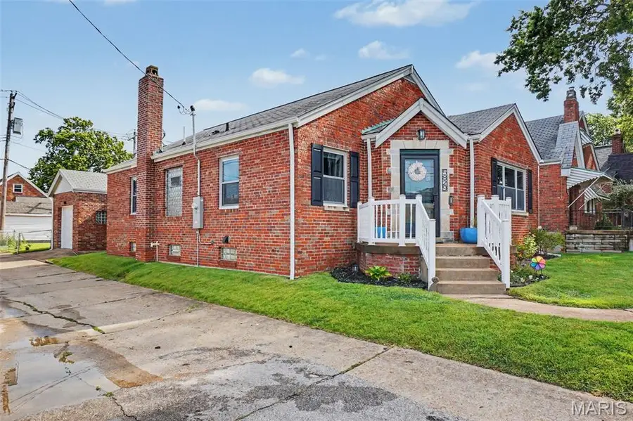 5829 Oleatha Avenue, Saint Louis, MO 63139 - #2