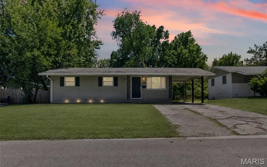 506 Dornoch Drive, Saint Louis, MO 63137 - #2
