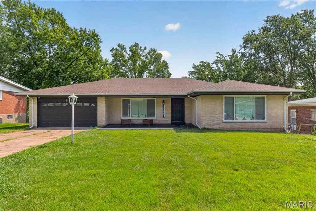 13990 Le Sabre Drive, Florissant, MO 63034 - #1