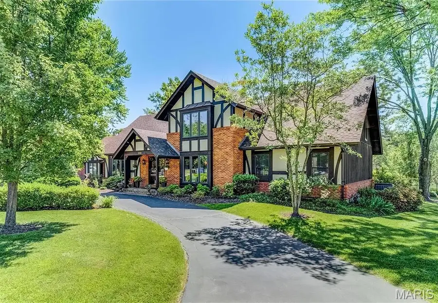 332 Ladue Lake Drive, Creve Coeur, MO 63141 - #2