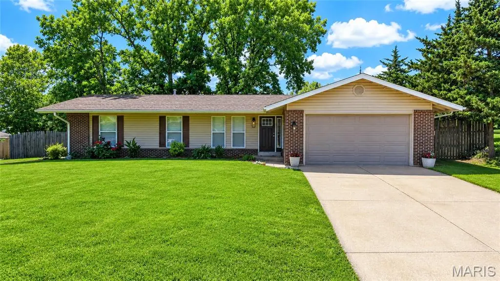 4 W Cheshire Drive, Saint Charles, MO 63303 - #1