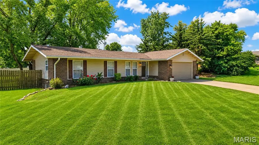4 W Cheshire Drive, Saint Charles, MO 63303 - #2