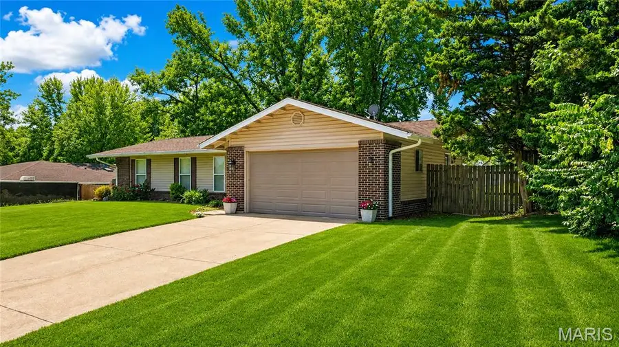 4 W Cheshire Drive, Saint Charles, MO 63303 - #3