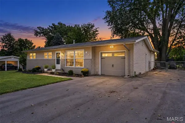 106 Paula Drive, St Charles, MO 63301