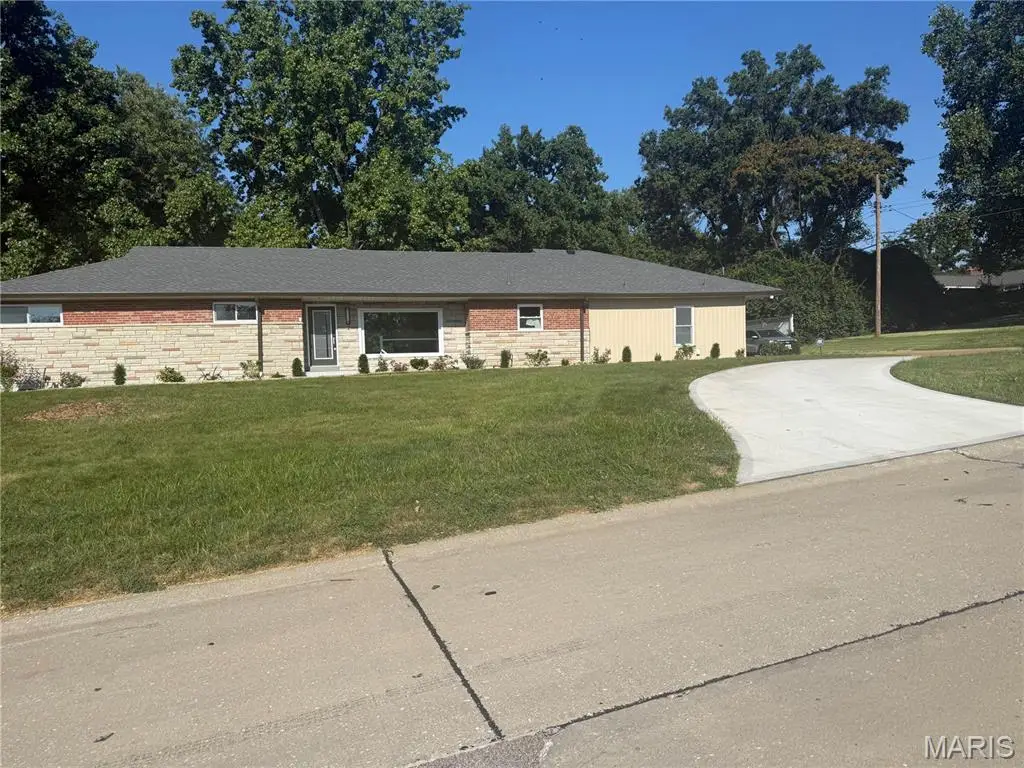 2 Dorclin Lane, Saint Louis, MO 63128 - #1