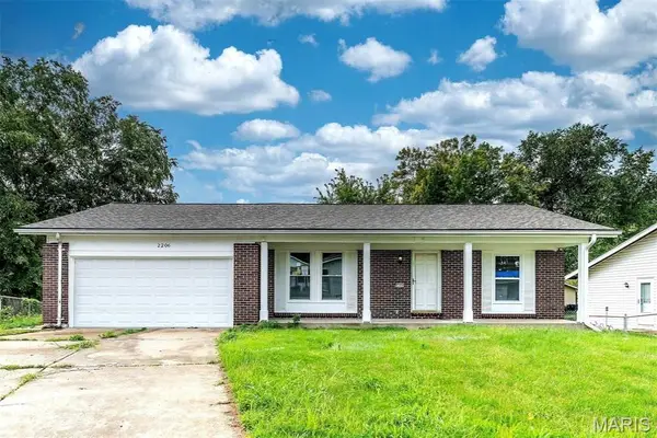 2206 Outlook Drive, St Louis, MO 63136