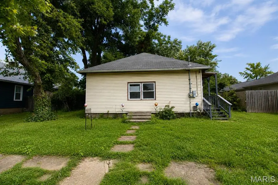 802 W 9th St, Johnston City, IL 62951 - #3