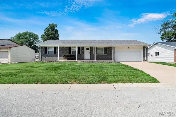 7 Saint Mark Drive, St Peters, MO 63376