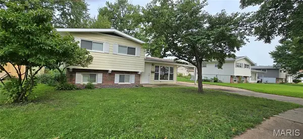 13 Floweridge Lane, Florissant, MO 63031