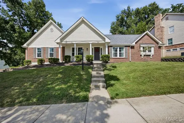 391 S Greentrails Drive, Chesterfield, MO 63017