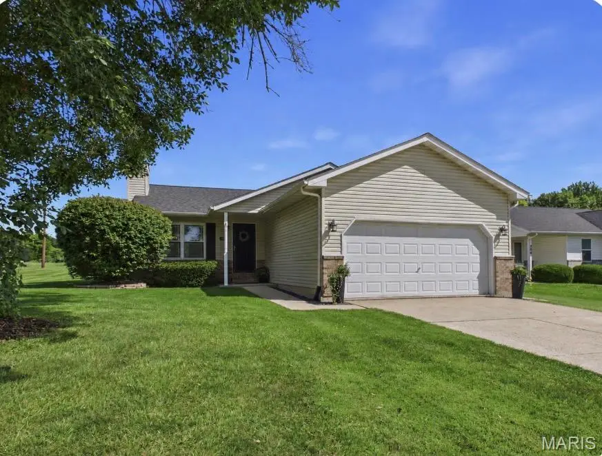 302 E Lake Drive, Edwardsville, IL 62025 - #2