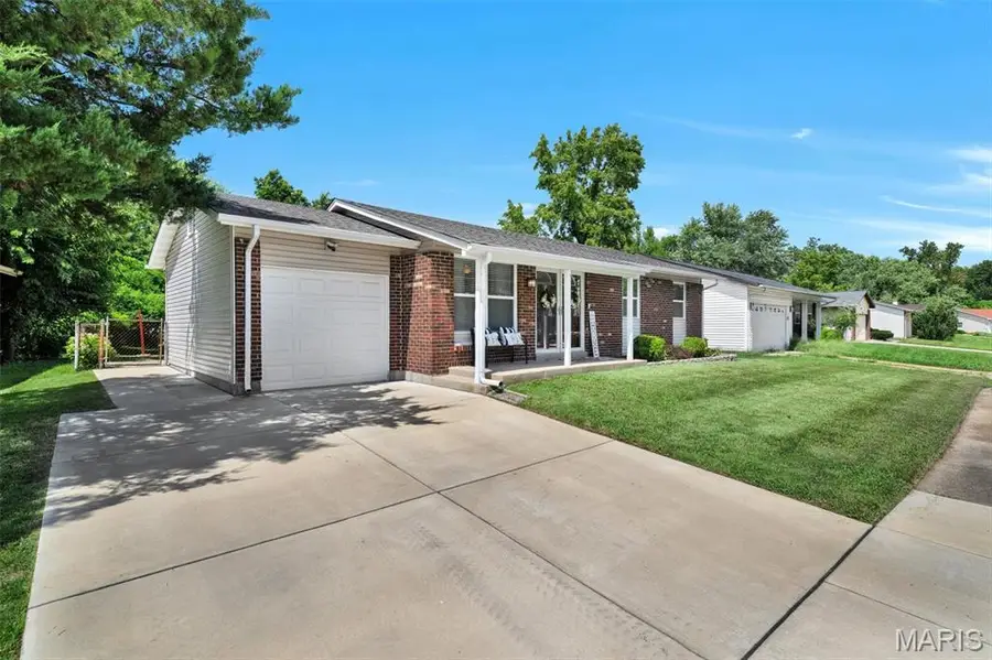3027 Luxury Drive, Florissant, MO 63031 - #2