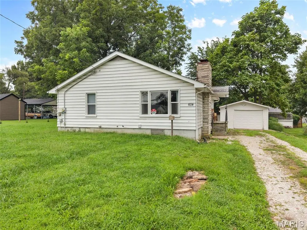 604 Stryker Avenue, Jerseyville, IL 62052 - #1