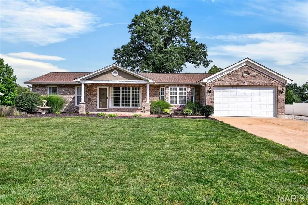 262 W Skyline Drive, Ballwin, MO 63011 - #1