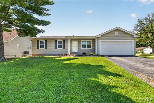 1 Hollow Tree Court, St Peters, MO 63376