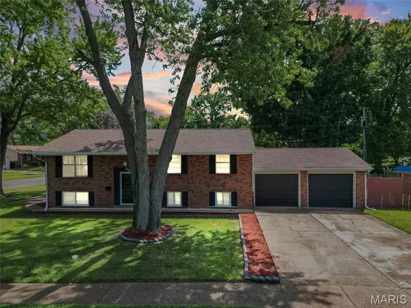 1460 Fox Run Drive, Florissant, MO 63033