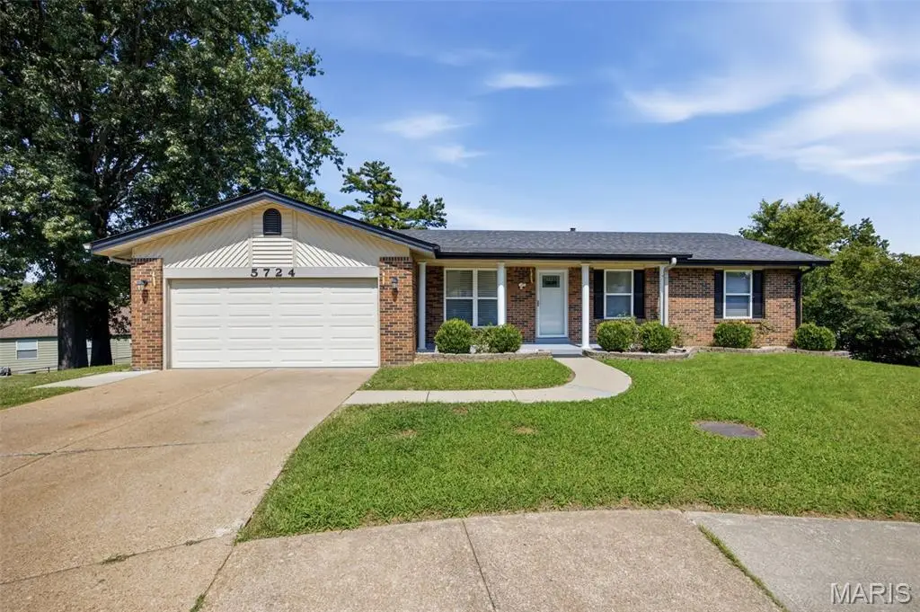 5724 Luffbury Circle, Oakville, MO 63129 - #1