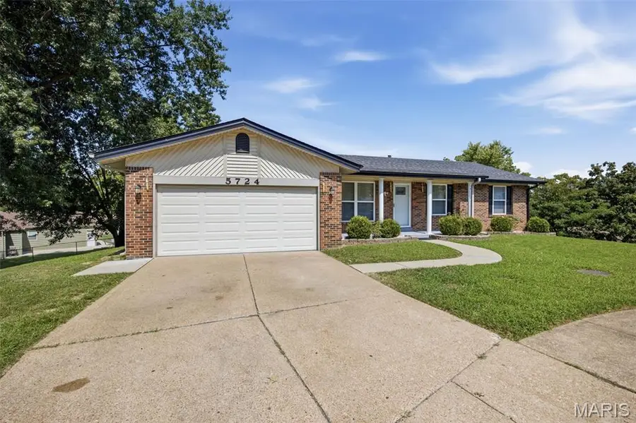 5724 Luffbury Circle, Oakville, MO 63129 - #2