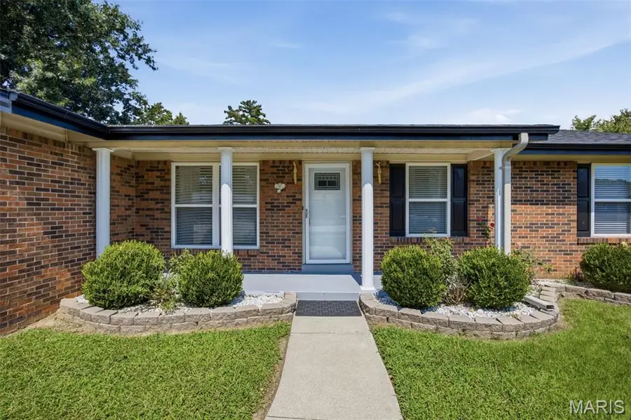 5724 Luffbury Circle, Oakville, MO 63129 - #3