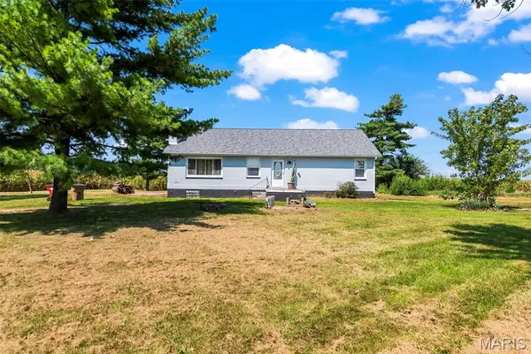 23946 Grosenheider Road, Litchfield, IL 62056