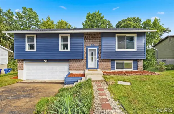 809 Ron Drive, Fenton, MO 63026