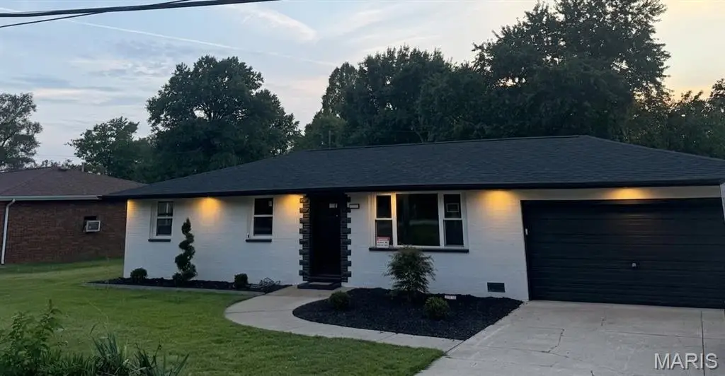 1374 Saint Thomas Road, Granite City, IL 62040 - #1