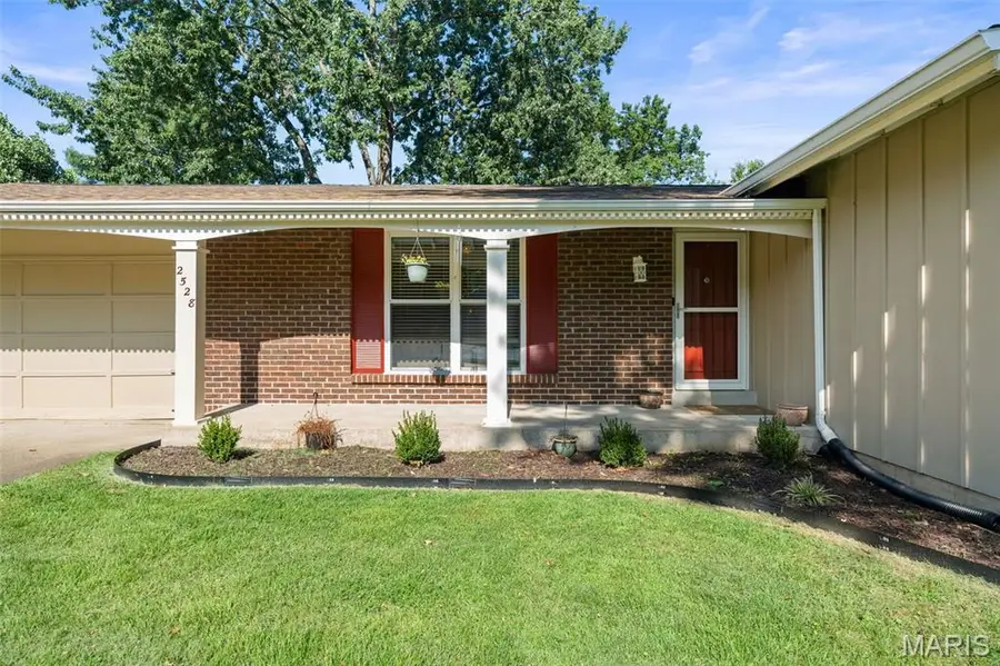 2528 Westrick Drive, Maryland Heights, MO 63043 - #3
