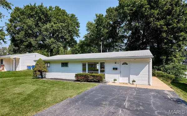 9527 Margo Ann Lane, St Louis, MO 63134