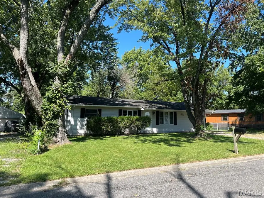 121 Richmond Drive, Fairview Heights, IL 62208 - #3