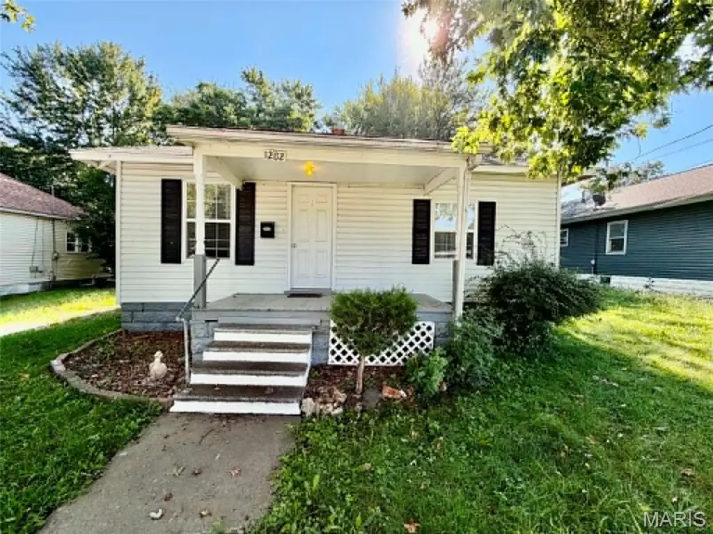 1202 N Madison Street, Litchfield, IL 62056 - #1