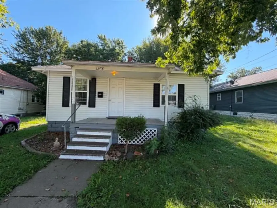 1202 N Madison Street, Litchfield, IL 62056 - #2