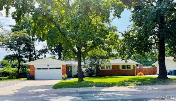 120 S Duchesne Drive, St Charles, MO 63301