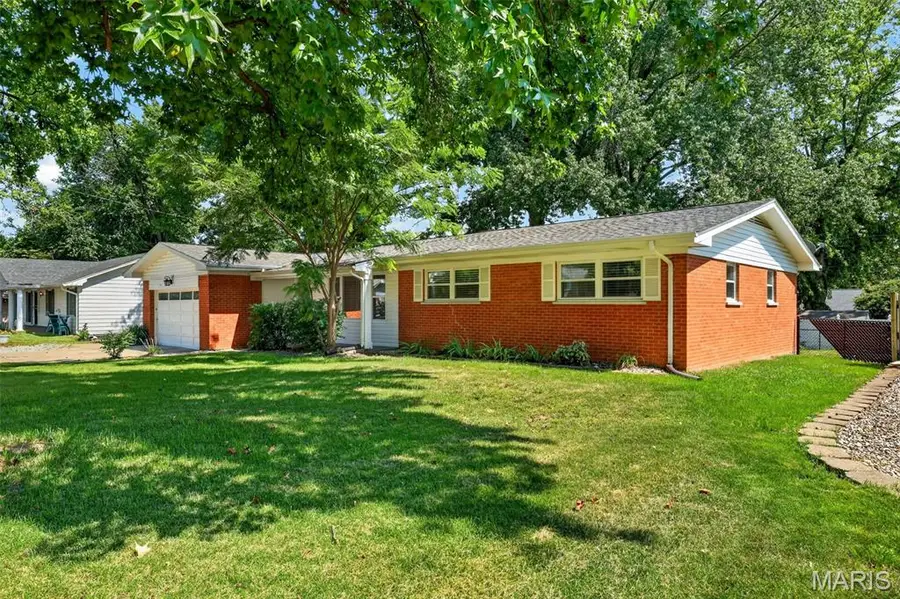 120 S Duchesne Drive, Saint Charles, MO 63301 - #3